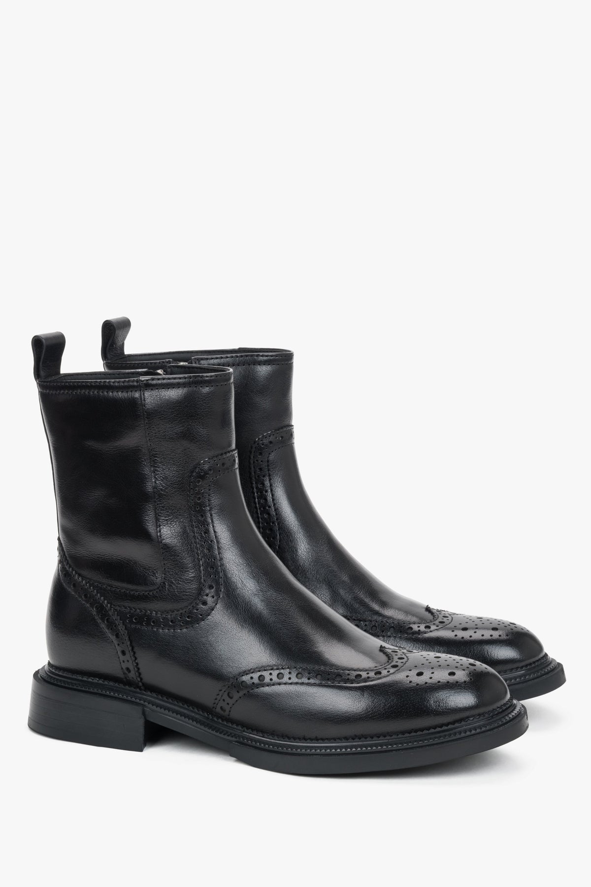 Estro - women's black ankle boots made of natural leather with classic brogue detailing.