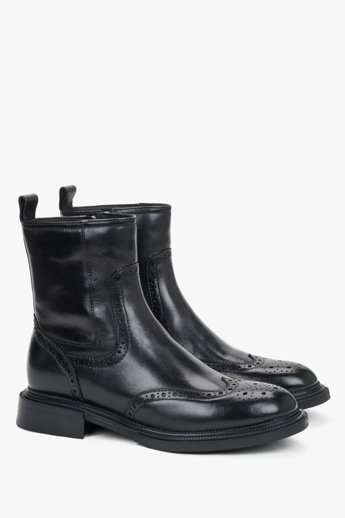 Estro - women's black ankle boots made of natural leather with classic brogue detailing.