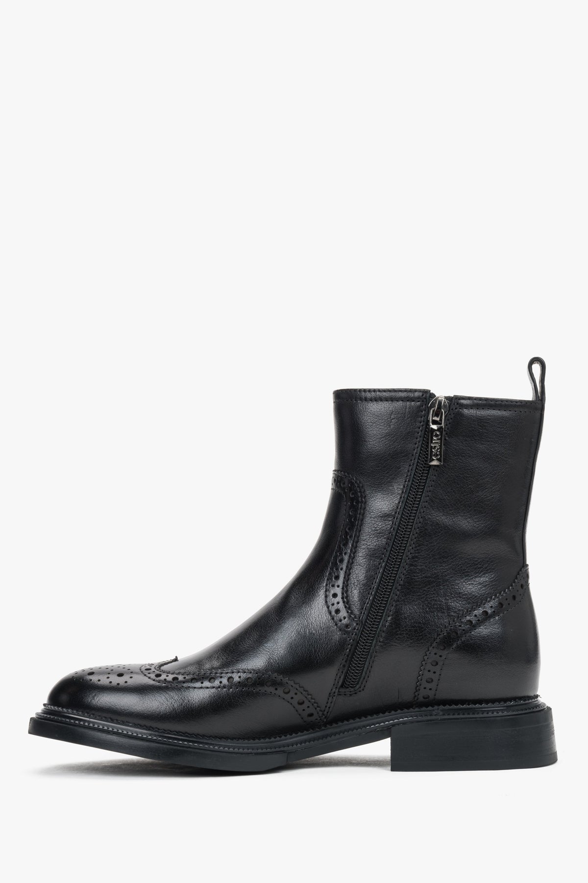 Women's ankle boots, black, made of natural leather, with classic brogue detailing, Estro.