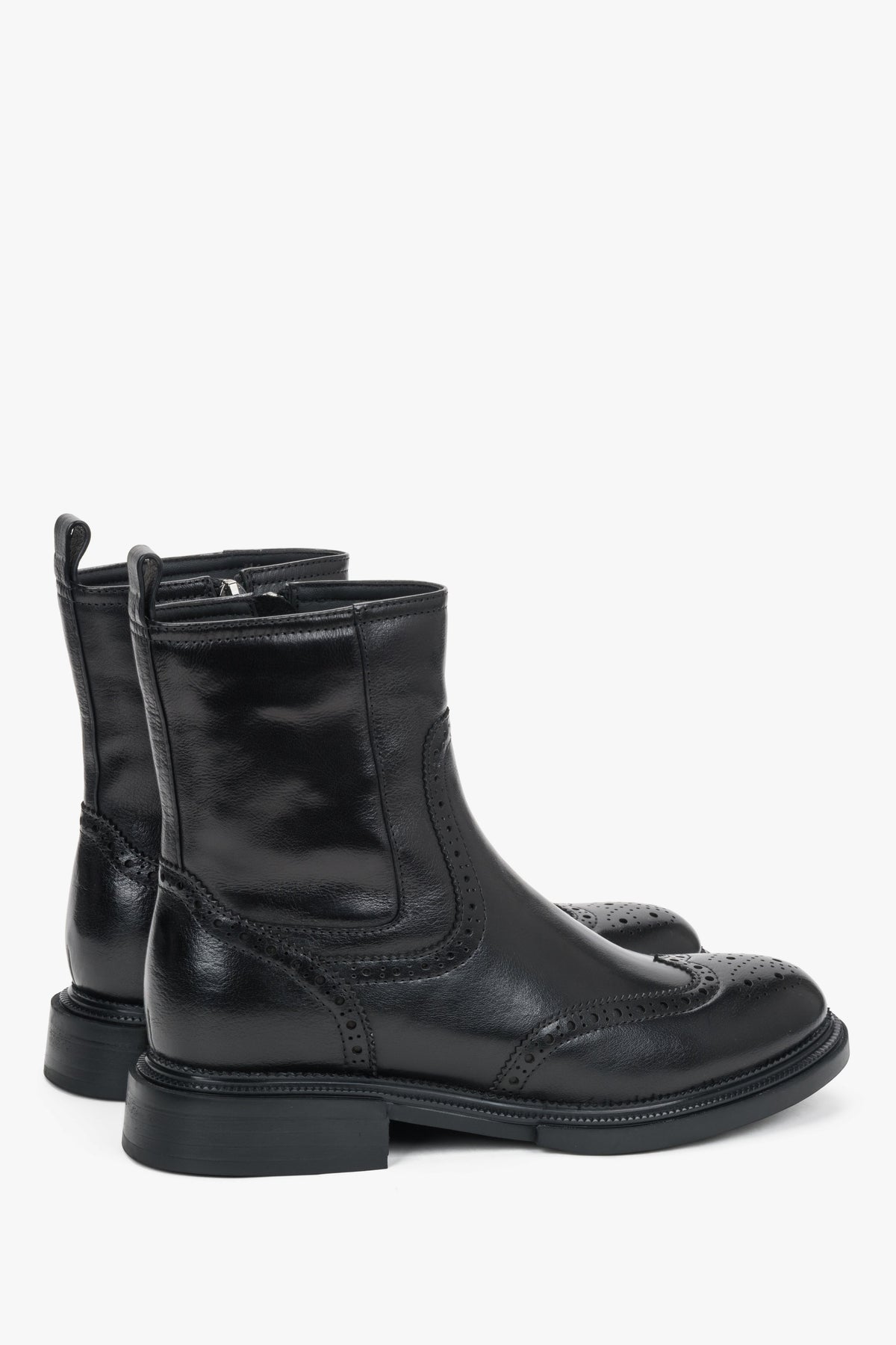 Made of natural leather, women's black ankle boots with classic brogue detailing Estro.