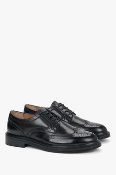 Estro - classic black women's brogue shoes made of natural leather.
