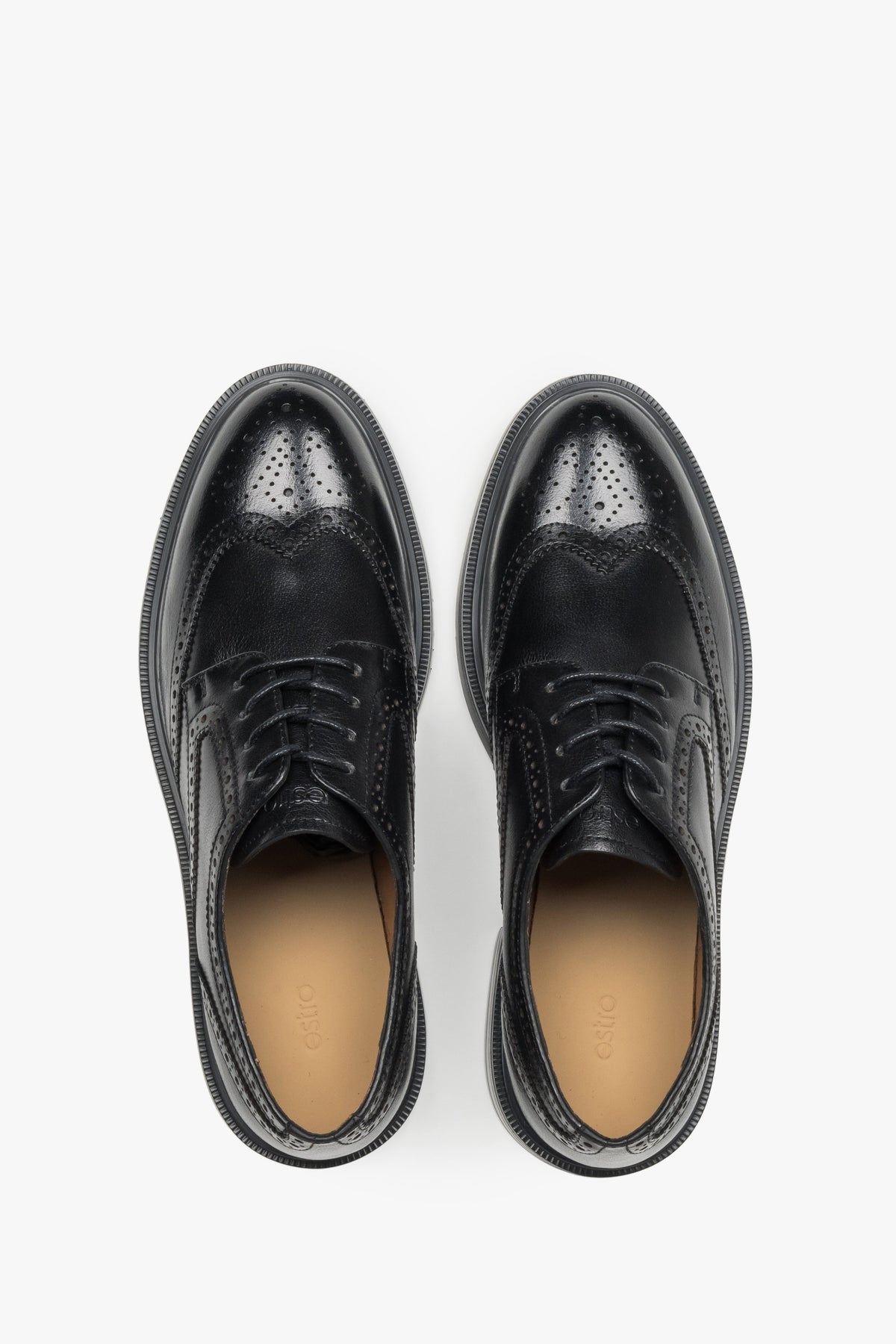 Women's brogue shoes, classic, black, made of natural leather, Estro.