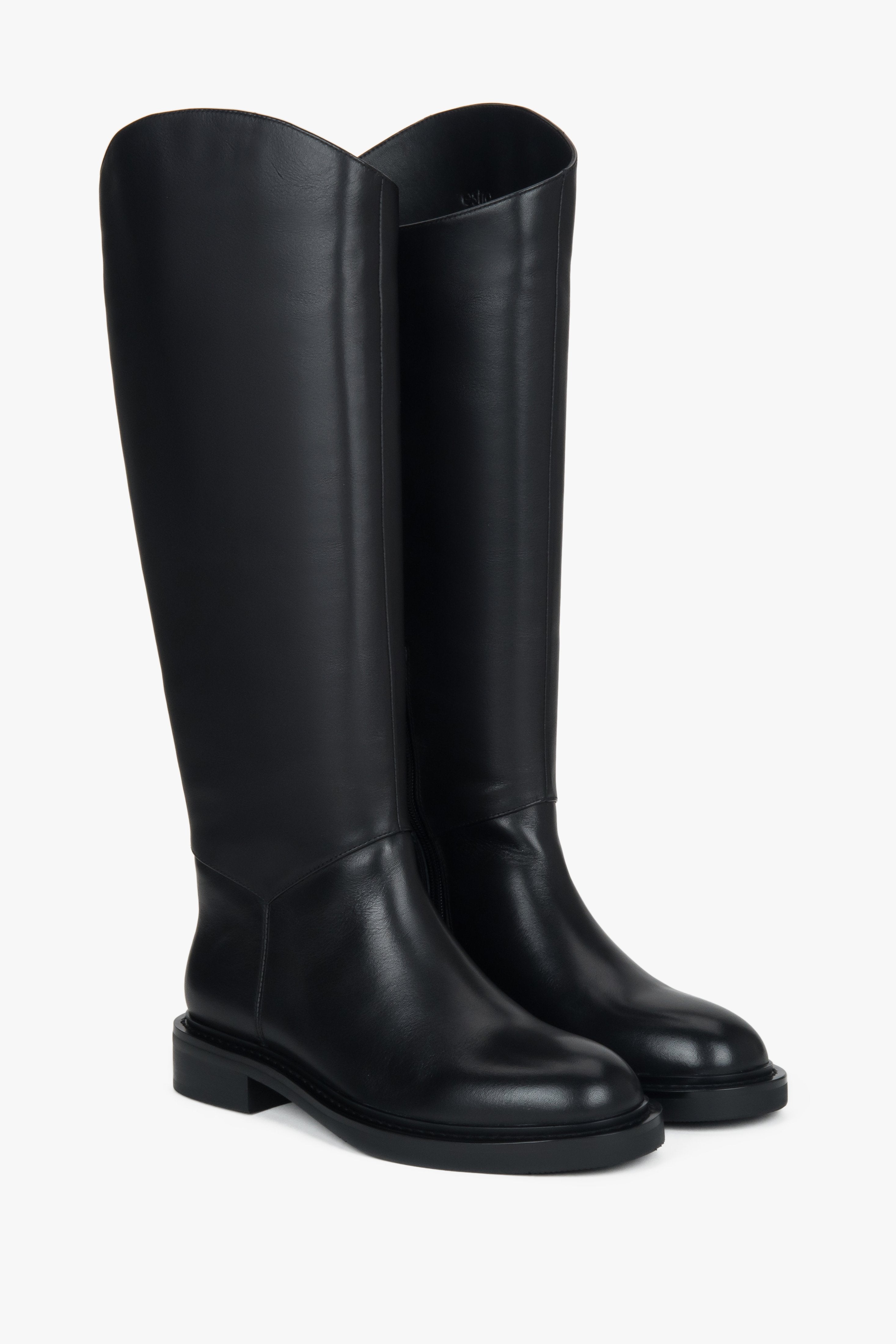 Classic black women’s knee-high boots in genuine leather with a flat sole.