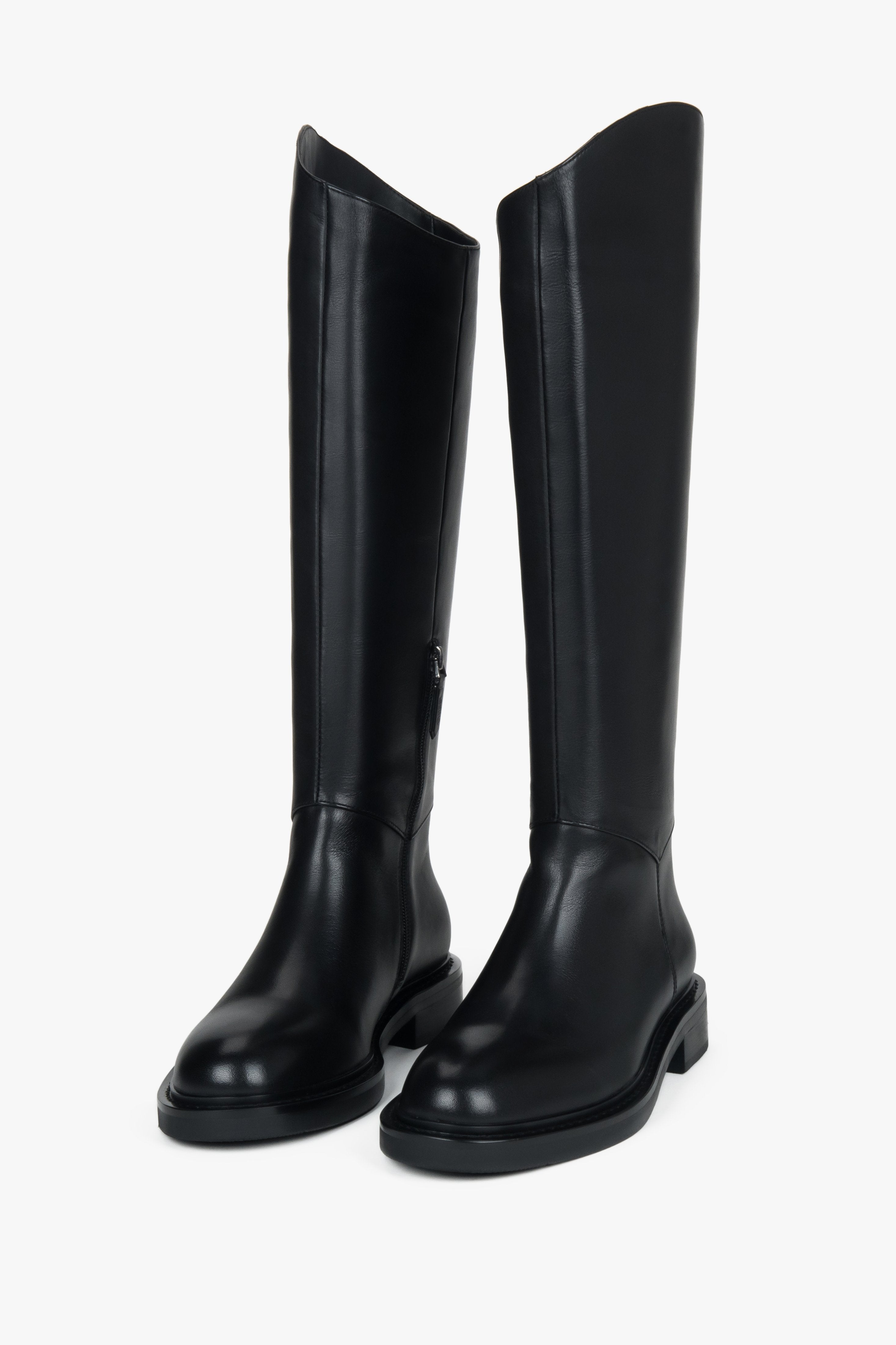 Women’s classic black knee-high boots in genuine leather with a flat sole Estro.