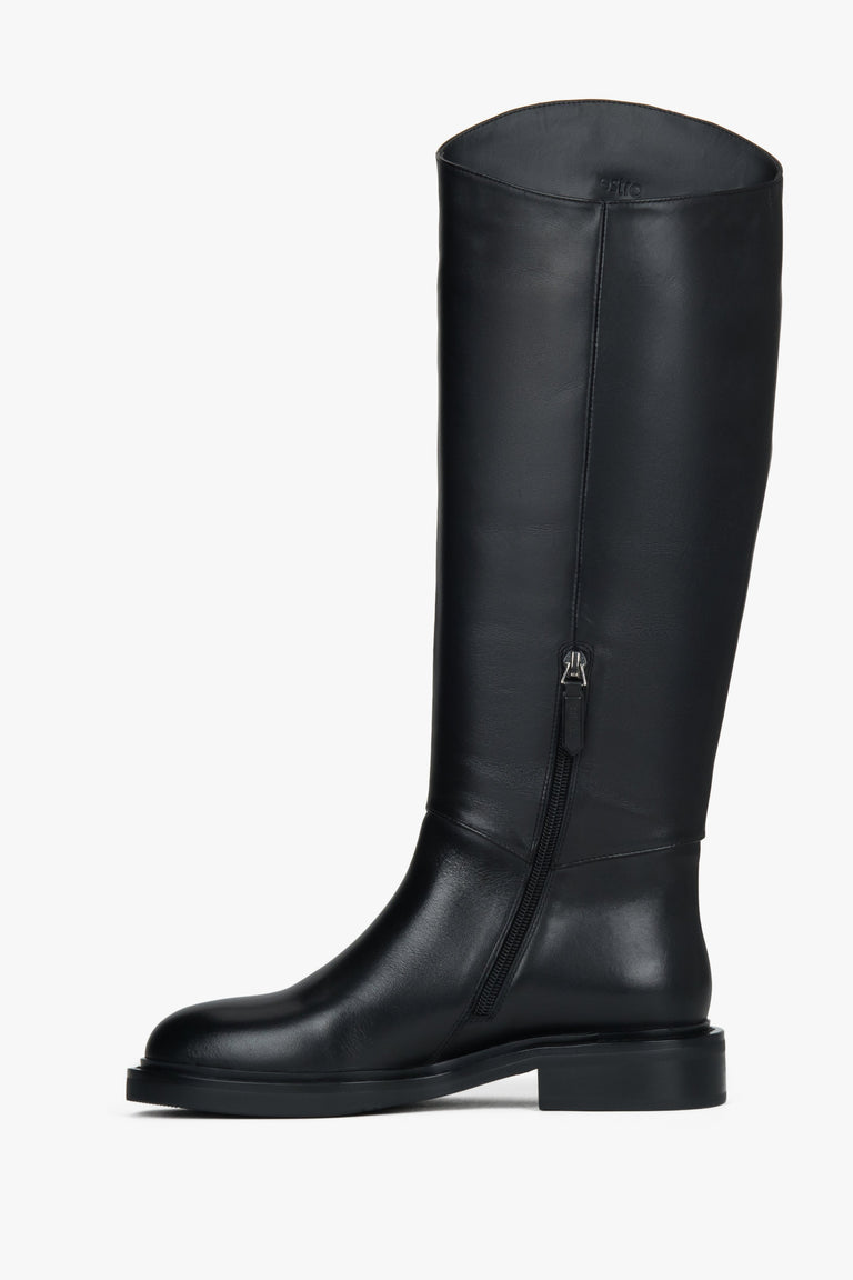 Estro women’s knee-high boots, classic black, in genuine leather with a flat sole.