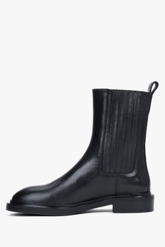 Women's Chelsea boots, classic, black, made of natural leather, with elastic gores, Estro.