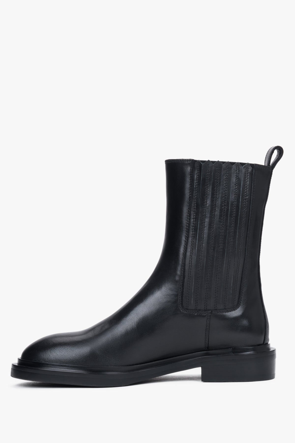 Women's Chelsea boots, classic, black, made of natural leather, with elastic gores, Estro.