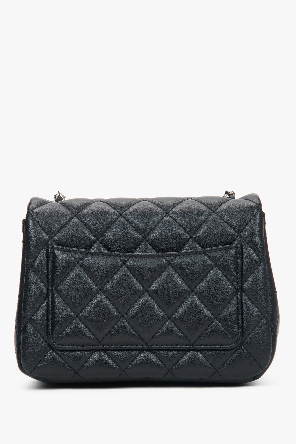 Classic black quilted shoulder bag with elegant silver chain Estro.