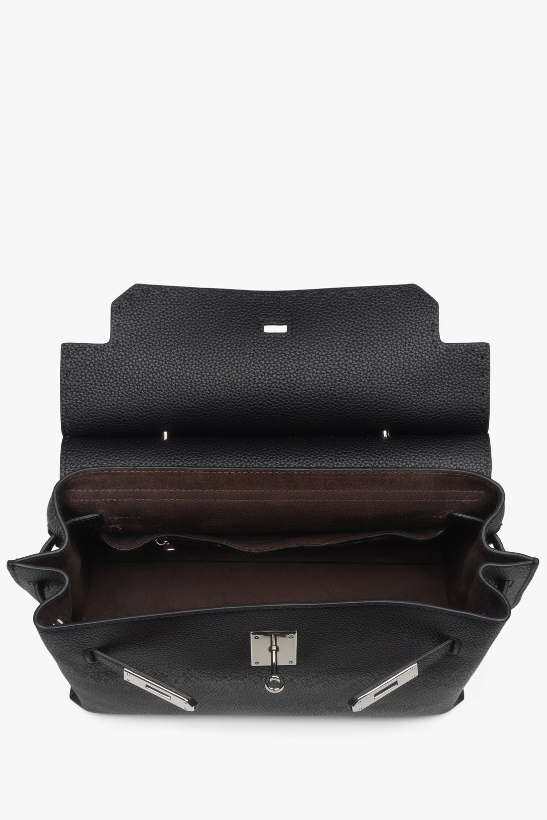 Estro women’s black leather satchel bag with timeless design.