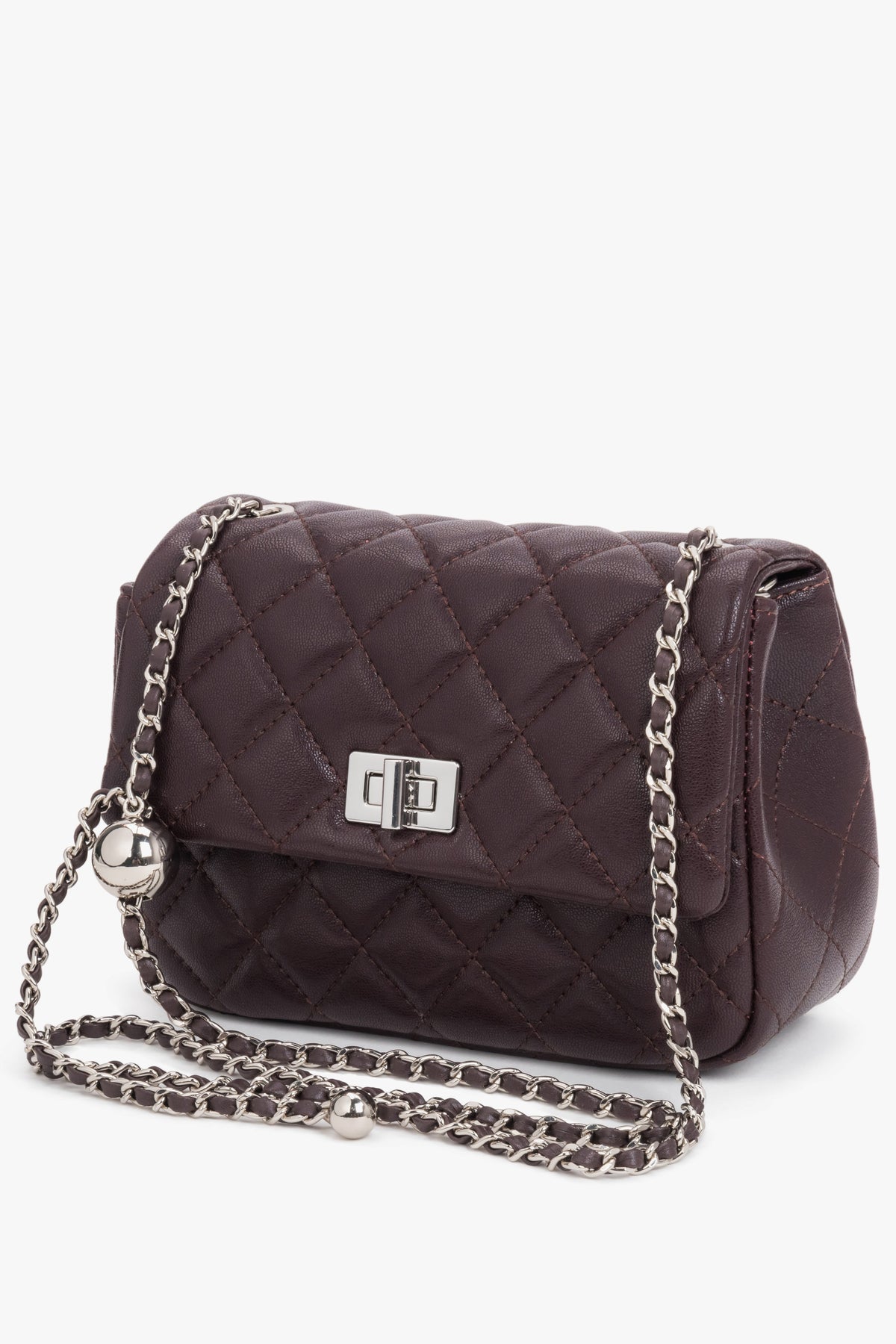 Estro - women's classic burgundy quilted shoulder bag with silver chain.