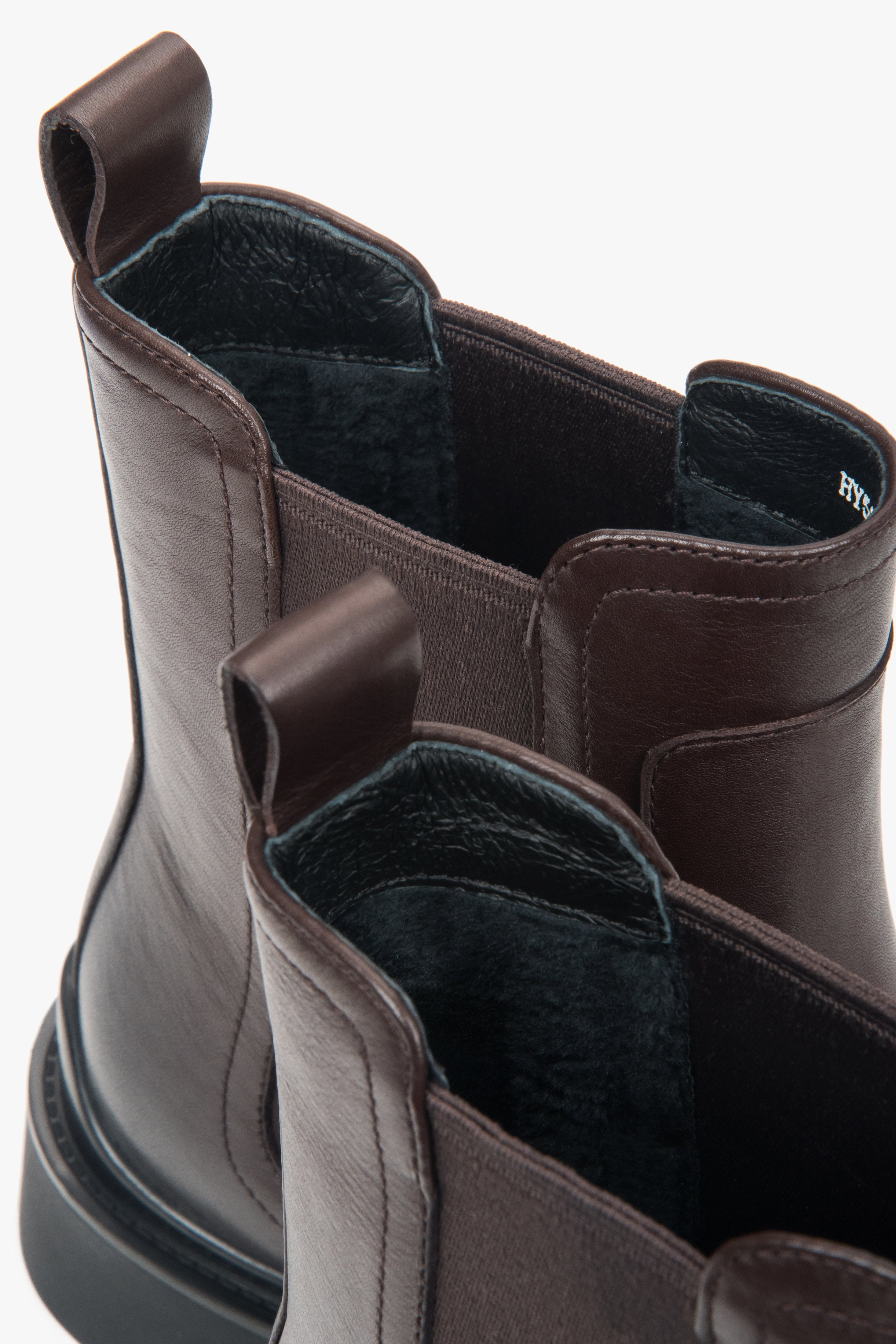 Women's dark brown classic Chelsea boots with light insulation from Estro.