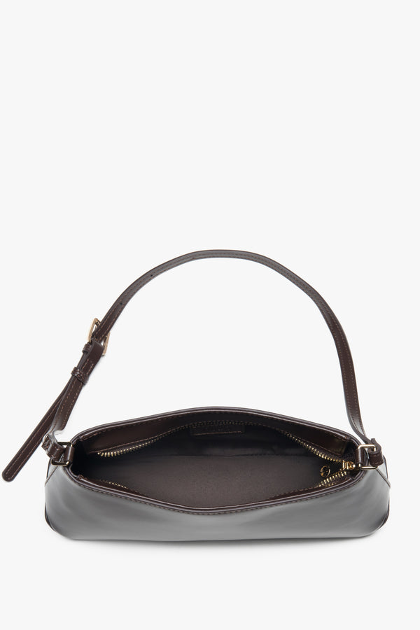 Dark brown, elegant women's shoulder bag made of natural leather, Estro.