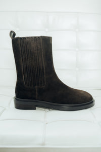 Women's Classic Dark Brown Velour Chelsea Boots with Elastic Gores Estro ER00120662.
