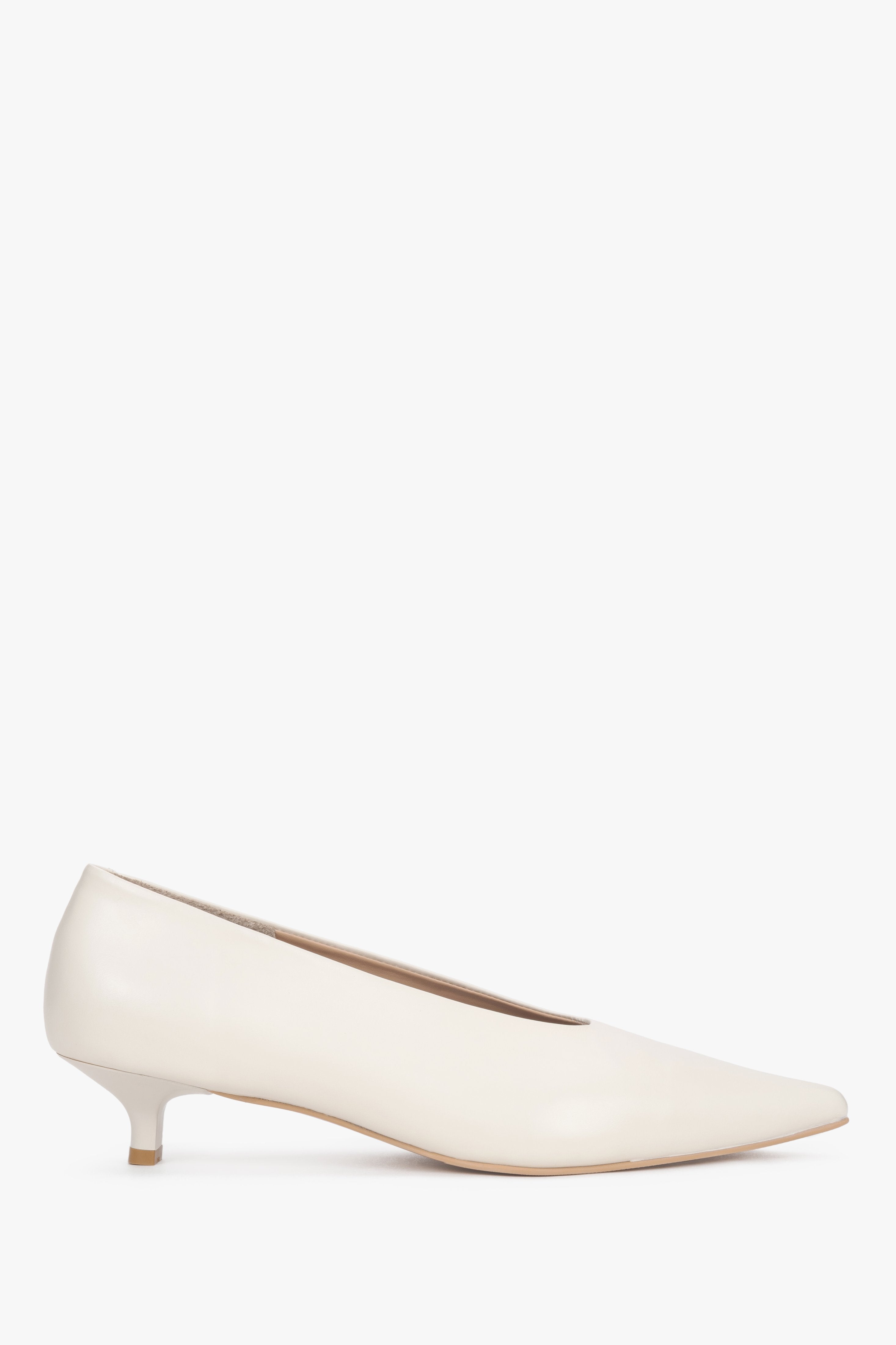 Women’s cream beige leather kitten heels by Estro with pointed toe.