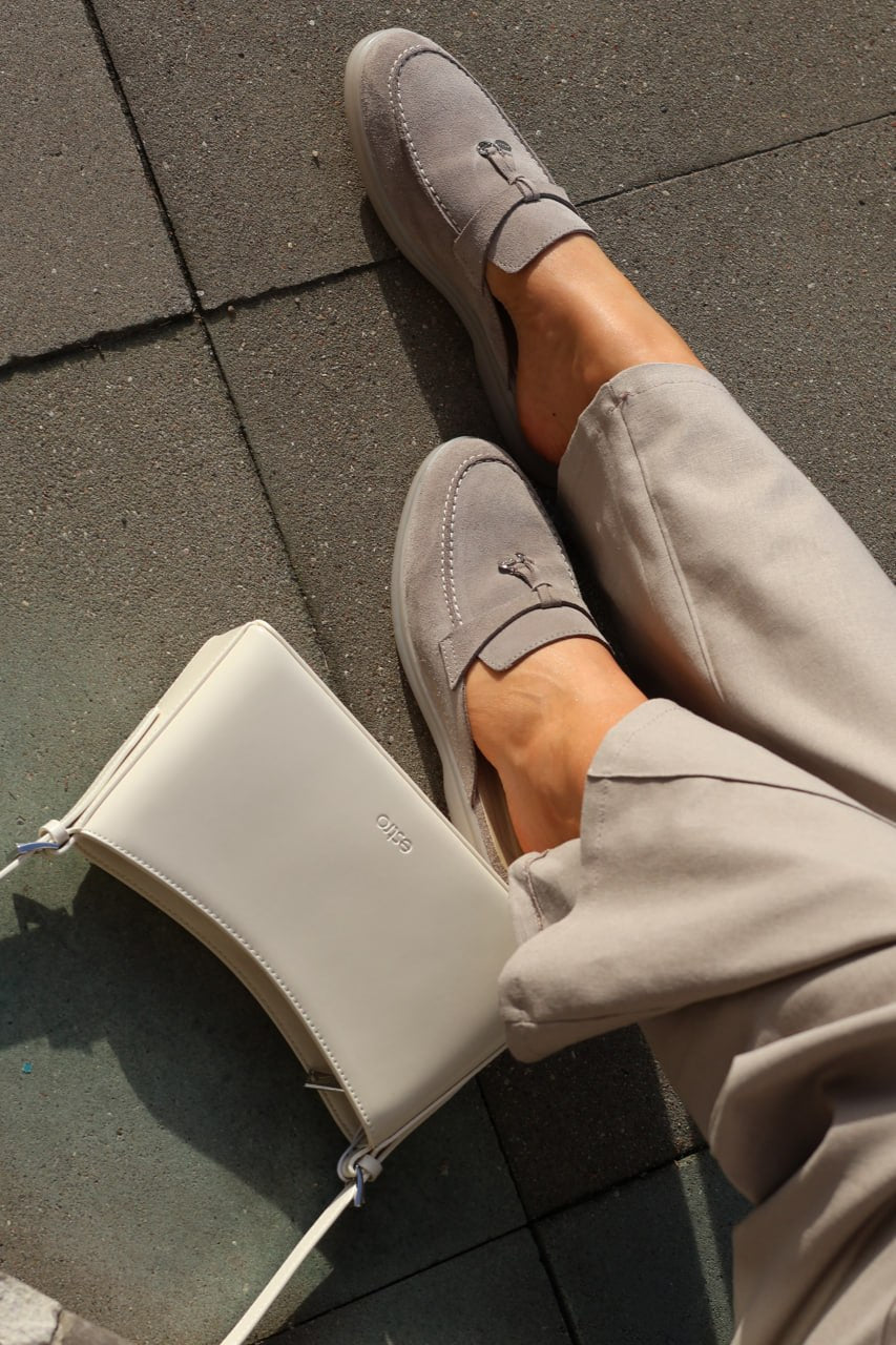 Branded dust bag included with the Estro cream beige leather shoulder bag.