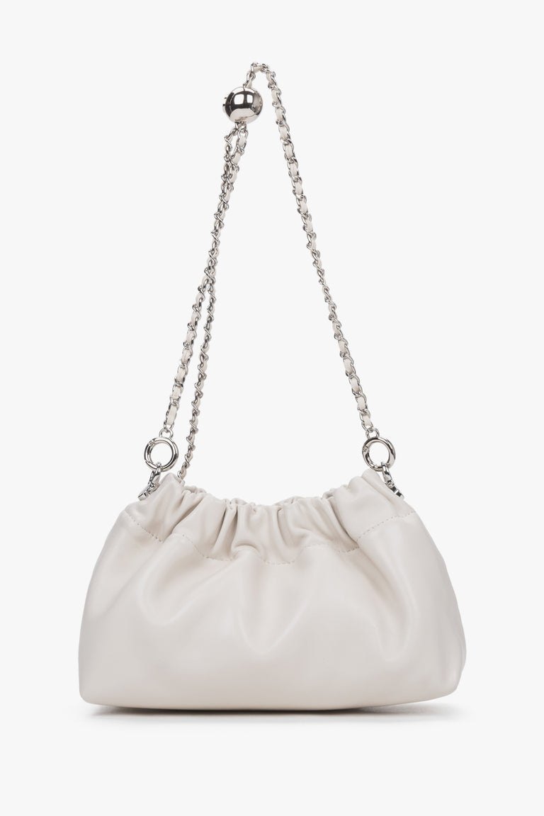 Front view of women's cream beige leather shoulder bag by Estro Selection