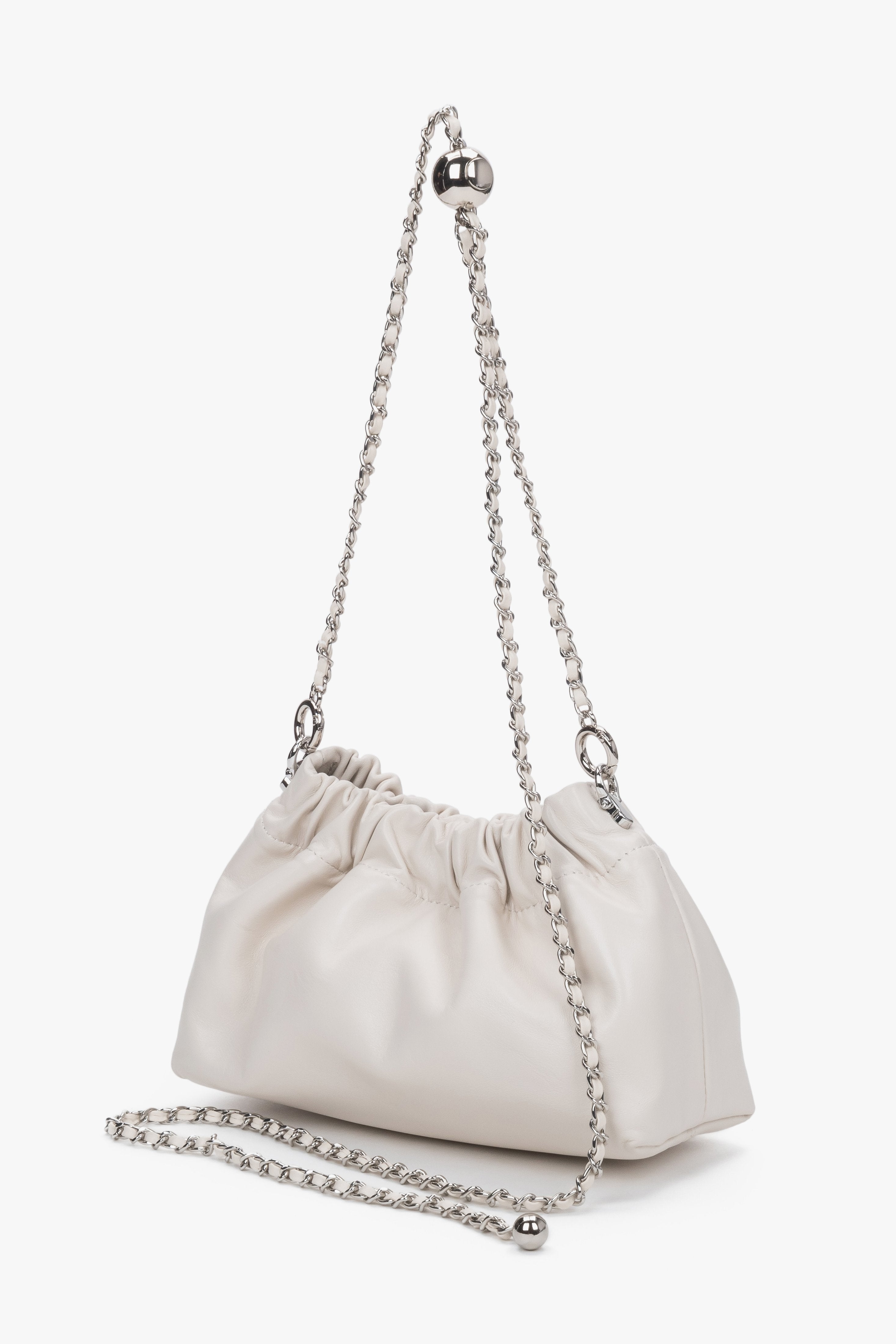 Side view of women's cream beige leather shoulder bag by Estro Selection