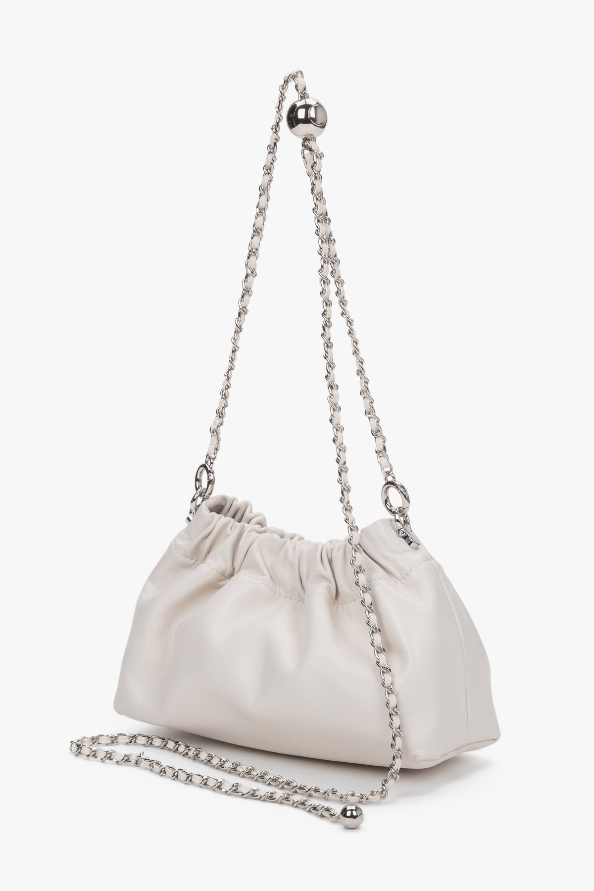 Side view of women's cream beige leather shoulder bag by Estro Selection