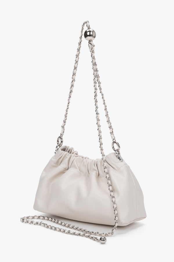 Side view of women's cream beige leather shoulder bag by Estro Selection