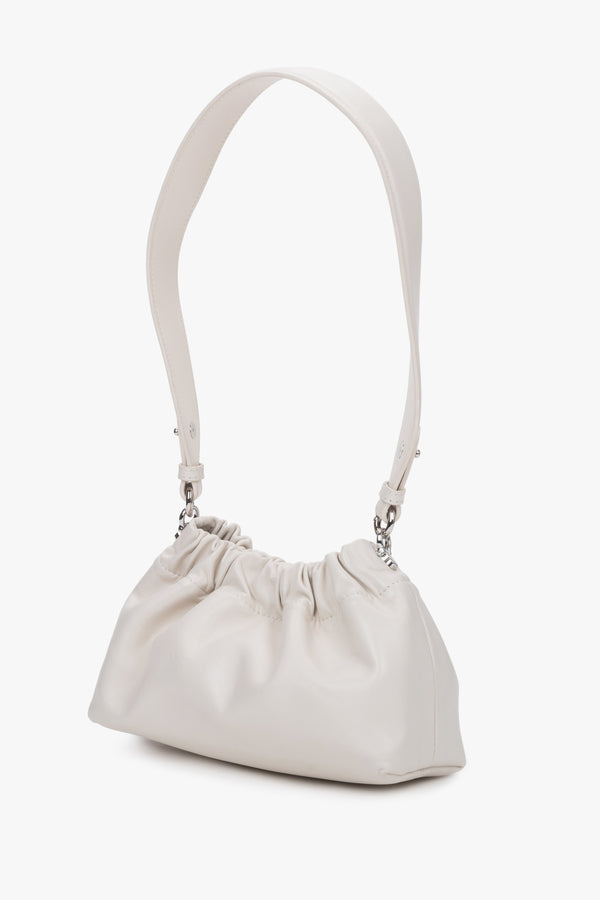 Women's cream beige leather shoulder bag with short handle by Estro Selection