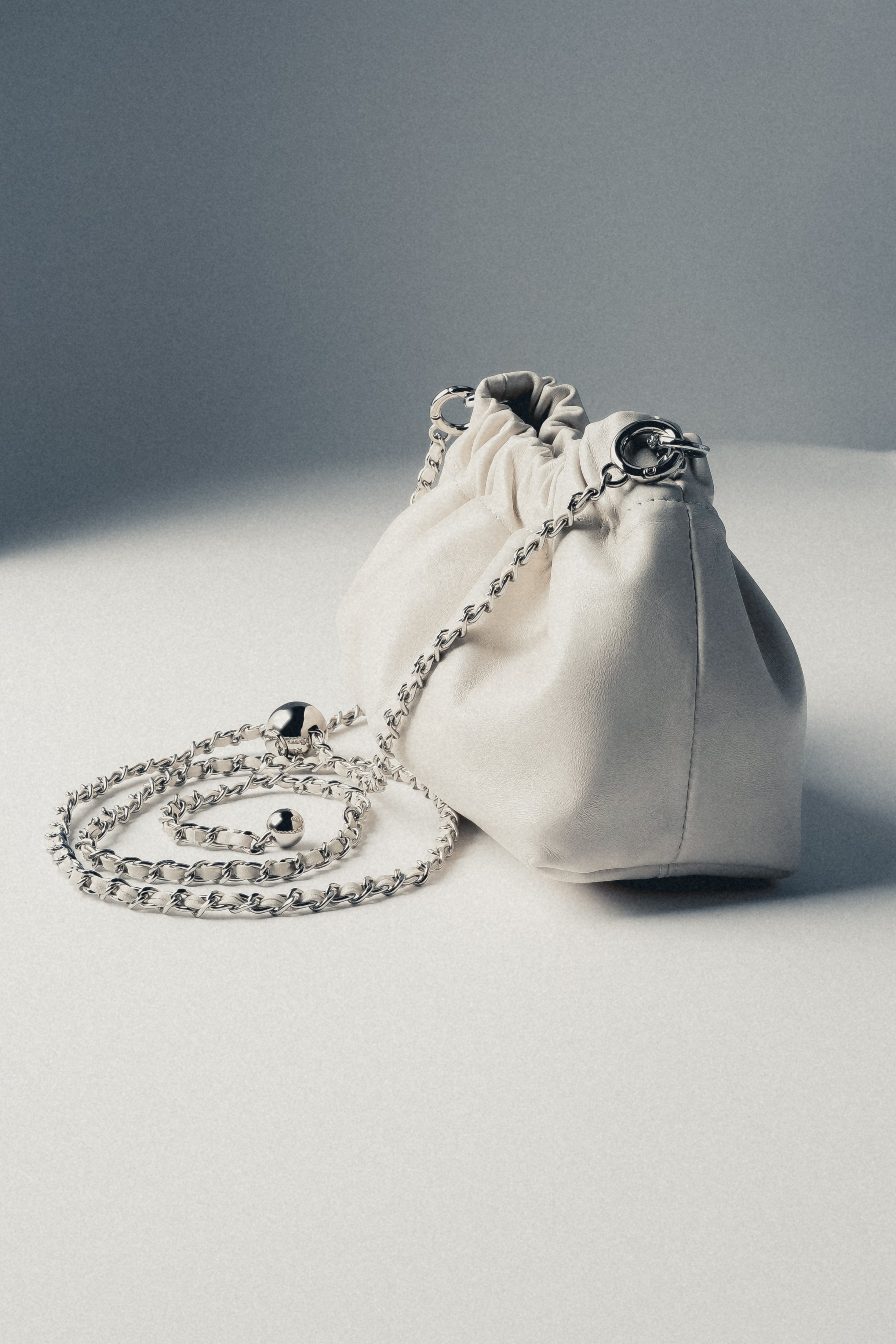 Close-up of cream beige gathered leather shoulder bag by Estro Selection