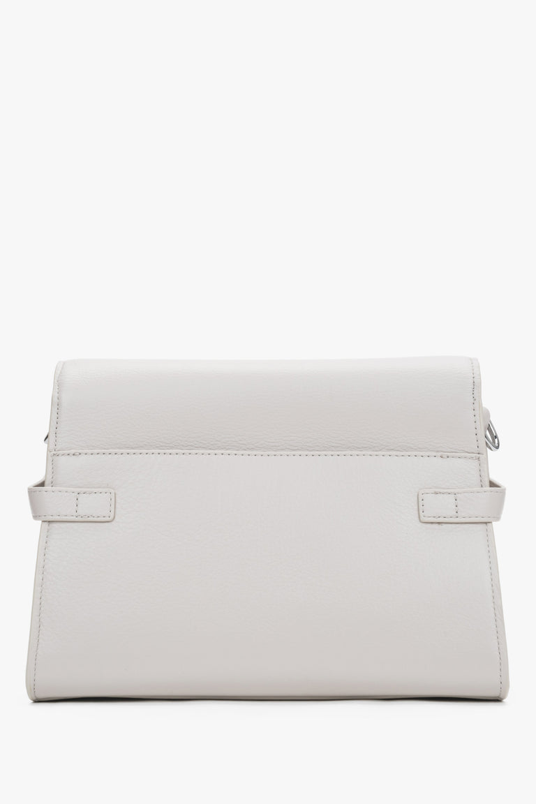 Back view of women's cream beige leather shoulder bag by Estro