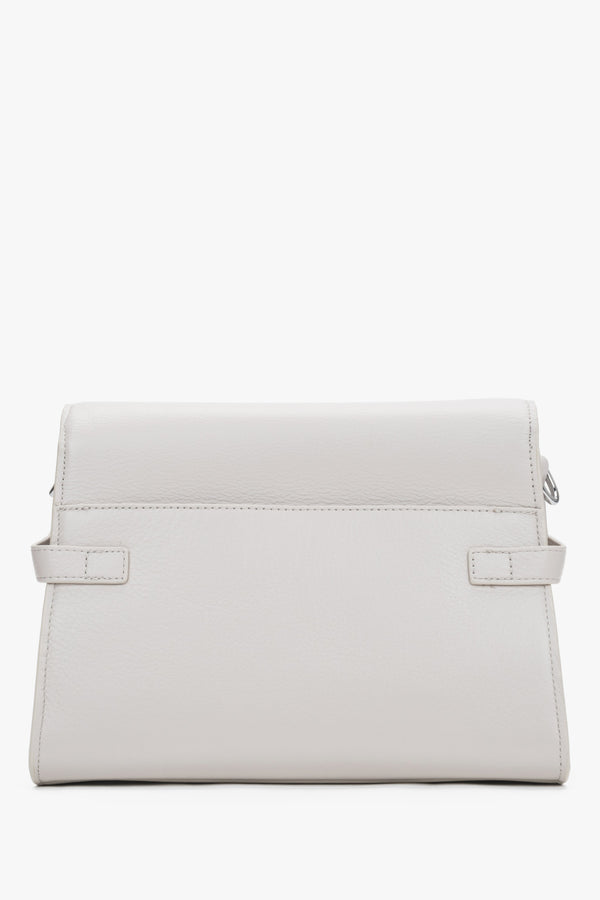 Back view of women's cream beige leather shoulder bag by Estro