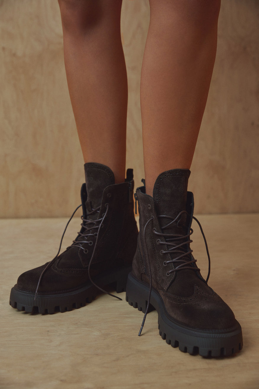 Women's Dark Brown Ankle Boots with Laces made of Genuine Velour Estro ER00117903