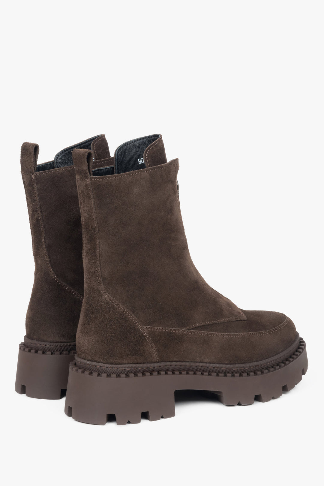 Women's ankle boots by Estro in dark brown. Made of Italian premium velour with light insulation.