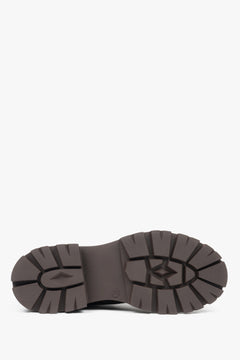 Dark brown velour ankle boots by Estro – sole showcase.