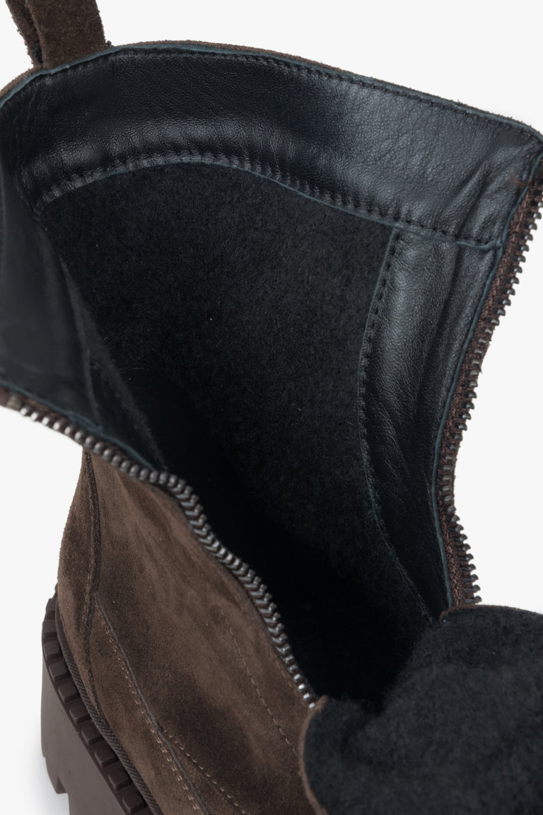 Dark brown ankle boots by Estro made of Italian premium velour with light insulation.