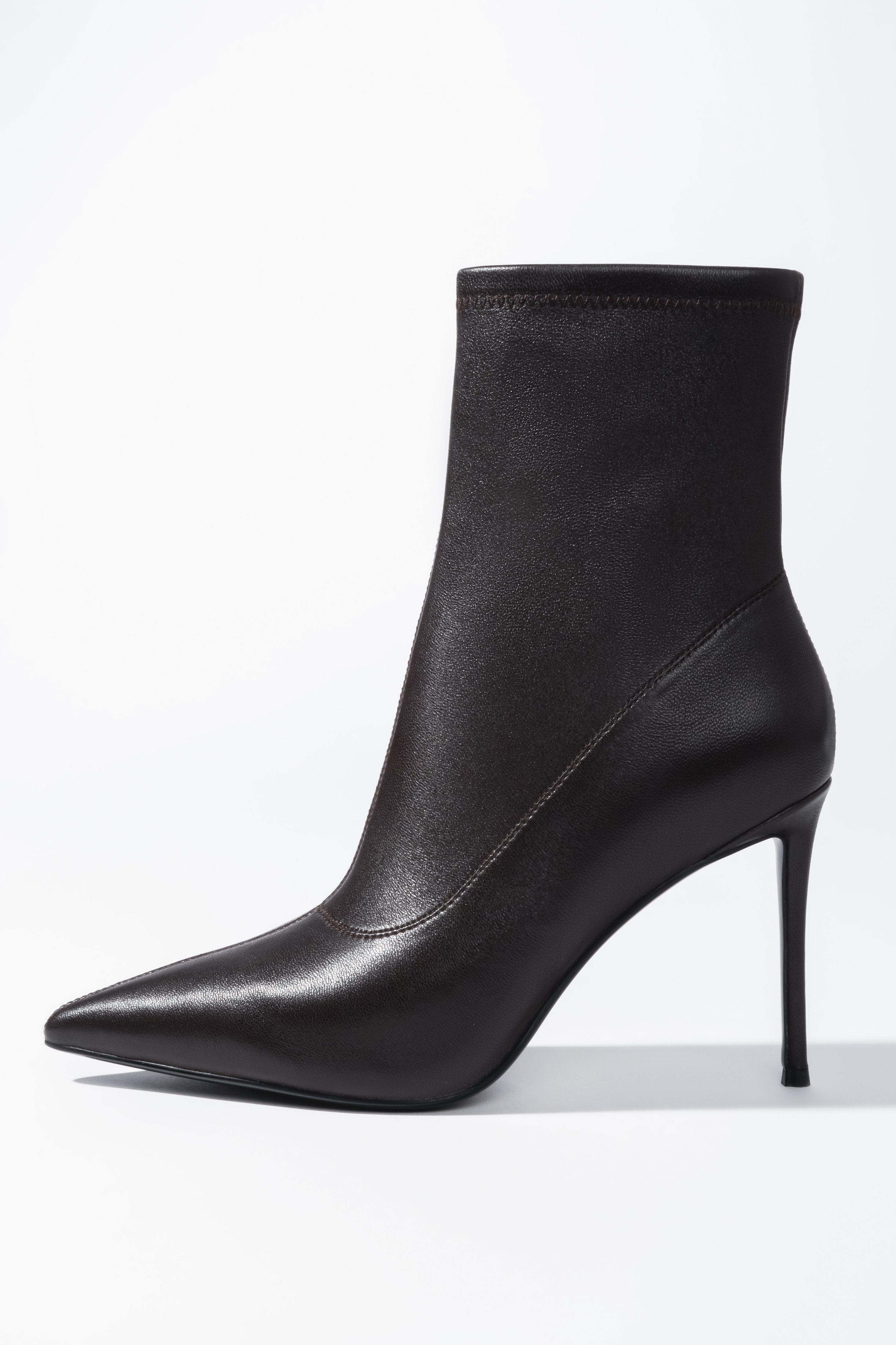Women’s Estro ankle boots, dark brown, with an elastic shaft, on a high stiletto heel.