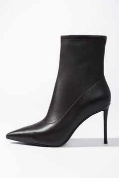 Women’s Estro ankle boots, dark brown, with an elastic shaft, on a high stiletto heel.