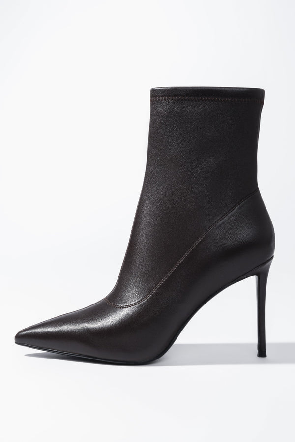 Women’s Estro ankle boots, dark brown, with an elastic shaft, on a high stiletto heel.