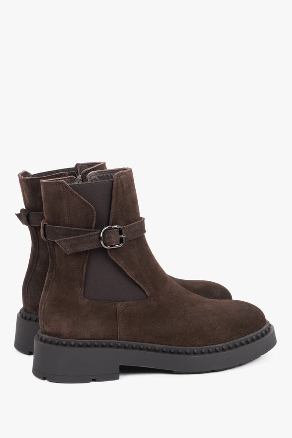 Dark brown women's boots made of high-quality premium Italian natural velour by Estro.