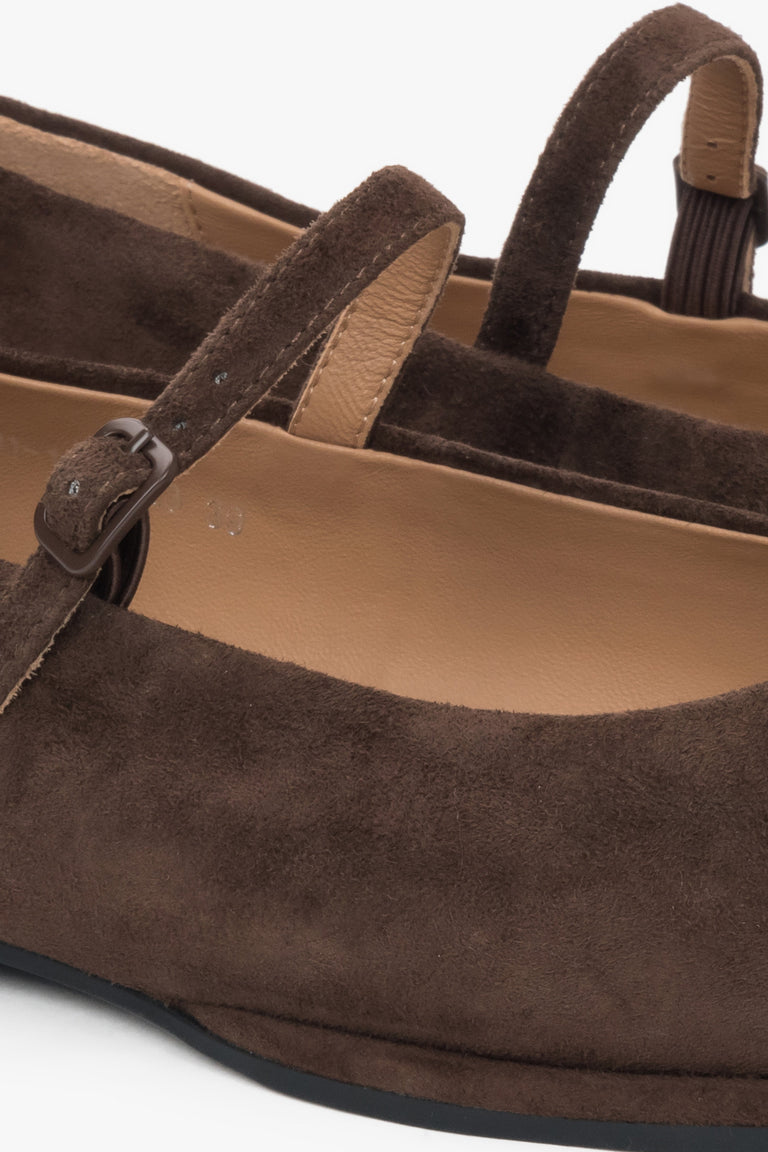 Dark brown women’s ballerinas Estro, in soft natural velour.
