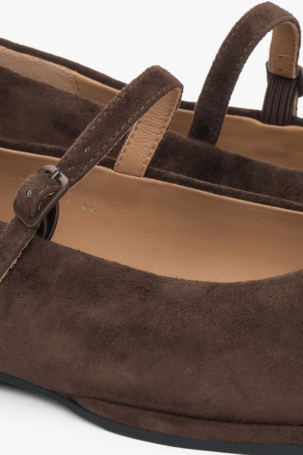 Dark brown women’s ballerinas Estro, in soft natural velour.