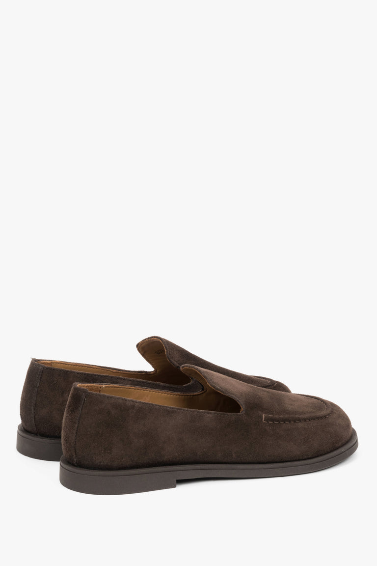Dark brown barefoot-style loafers Estro with a soft leather lining.