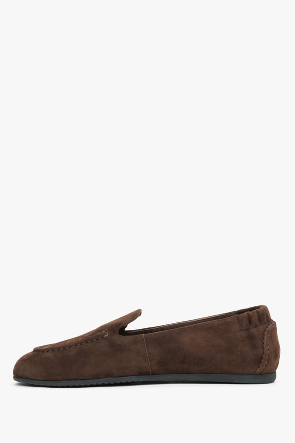 Estro women's dark brown barefoot-style shoes made of soft velour leather.