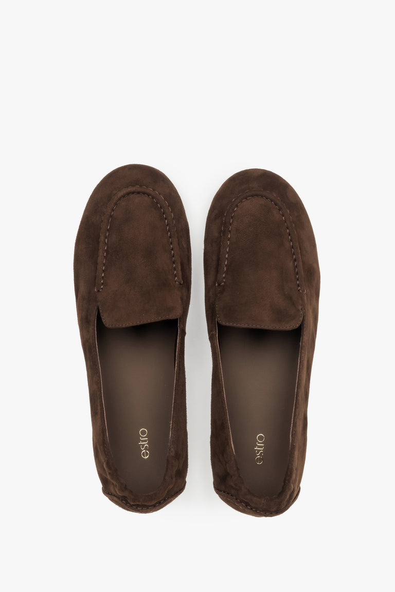 Elegant Estro women's barefoot-style moccasins crafted from dark brown velour.