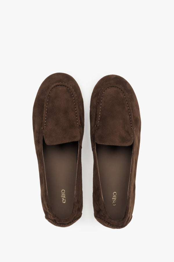 Elegant Estro women's barefoot-style moccasins crafted from dark brown velour.