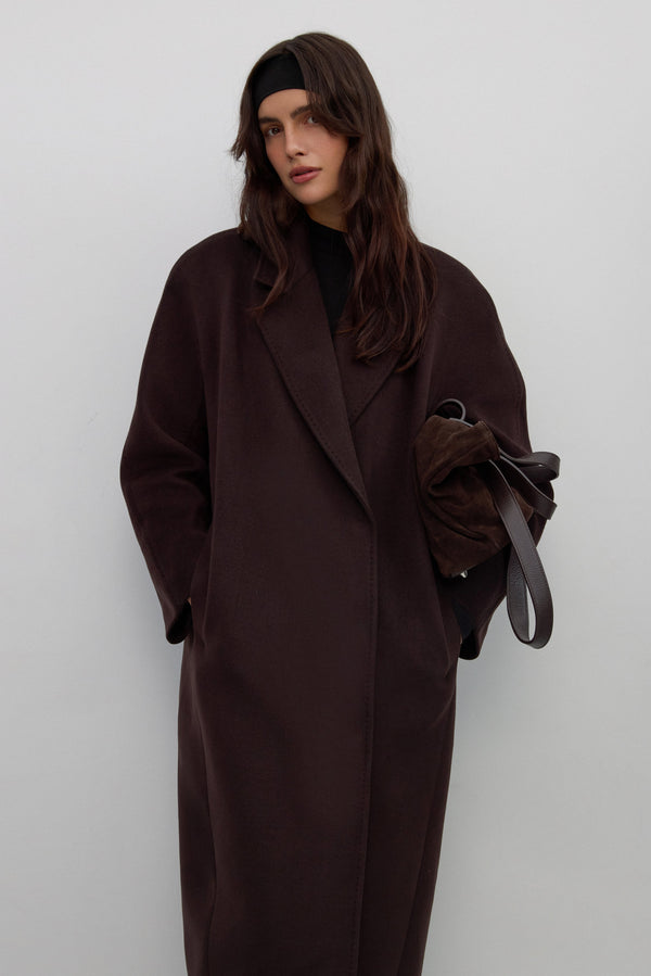 Estro bucket coat in dark brown, featuring wide lapels and a tie-waist design.