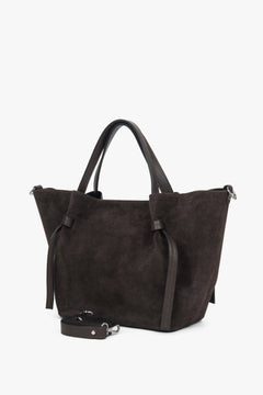 Dark brown boat bag crafted from soft, luxurious Italian premium velour, Estro ER00118158 – perfect for everyday use.