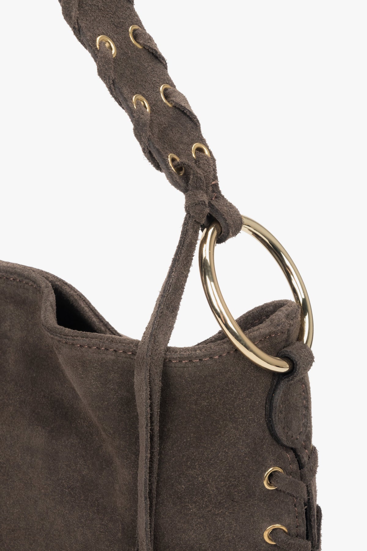 Decorative lacing and metal eyelets on the sides give this boho bag its distinctive and stylish character.