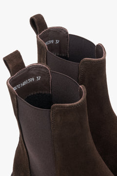Women’s Chelsea boots made of natural velour in a dark brown shade, Estro collection.