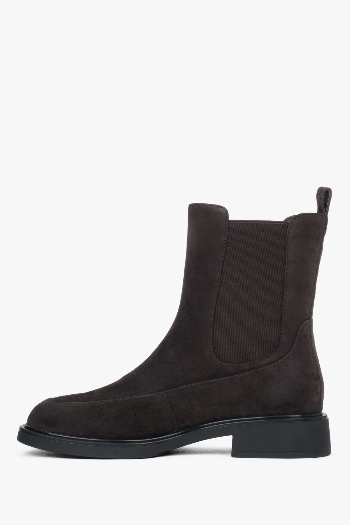 Women’s dark brown Chelsea boots with an elastic insert made of genuine velour by Estro.