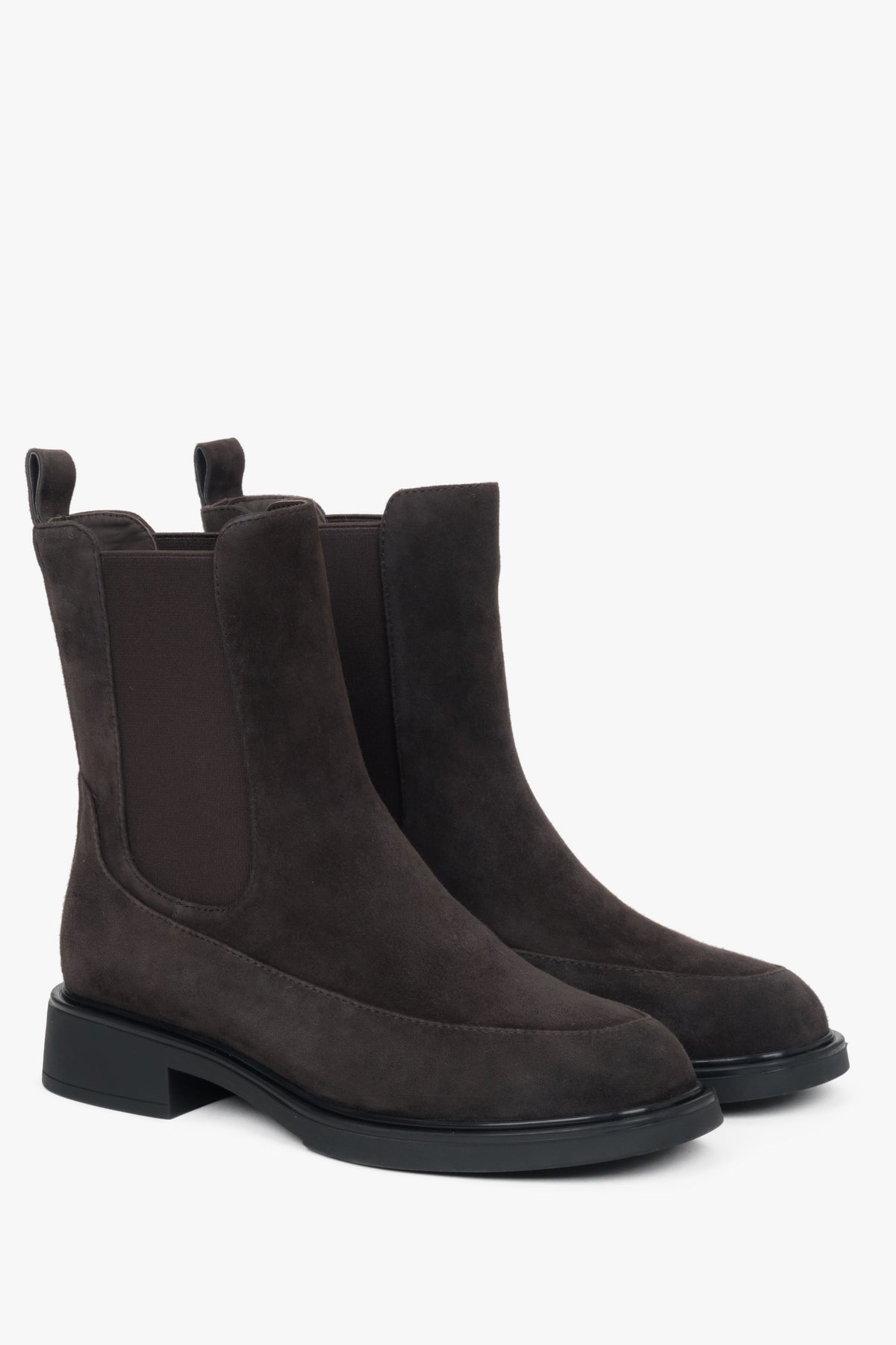 Women’s dark brown Chelsea boots with an elastic insert made of genuine velour.