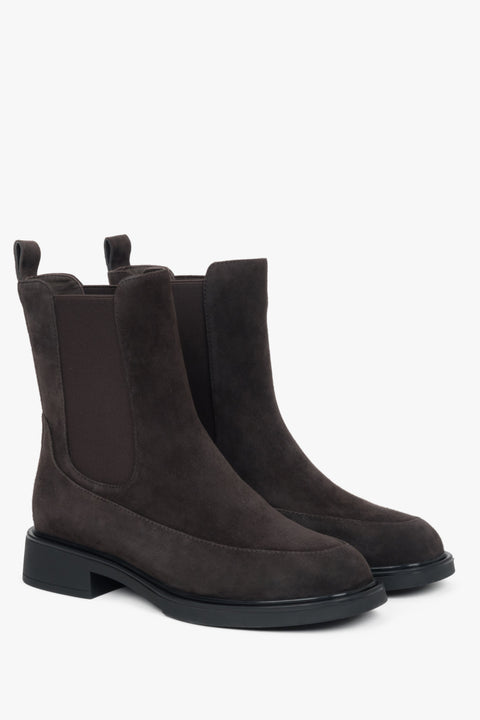 Women’s dark brown Chelsea boots with an elastic insert made of genuine velour.