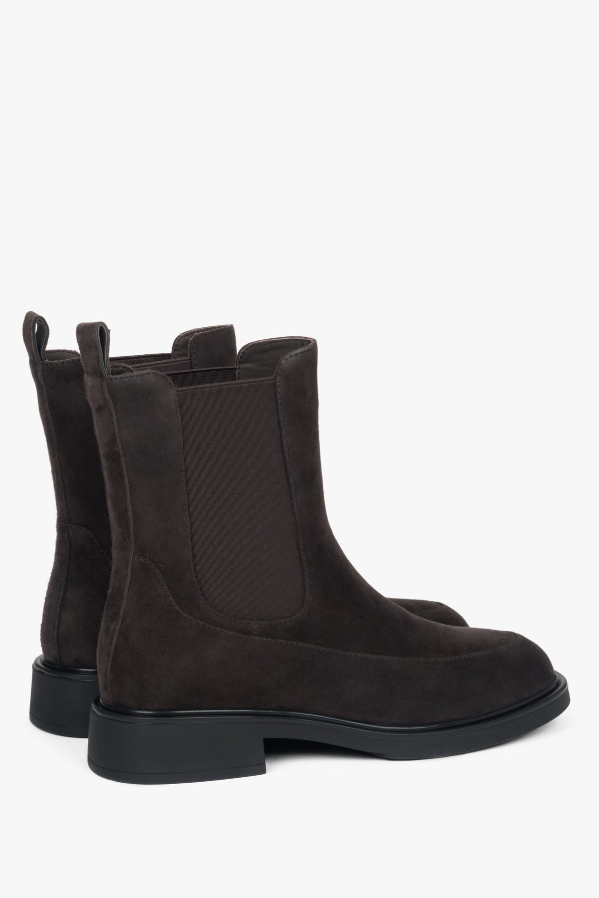 Made of genuine velour, dark brown women’s Chelsea boots with an elastic insert by Estro.