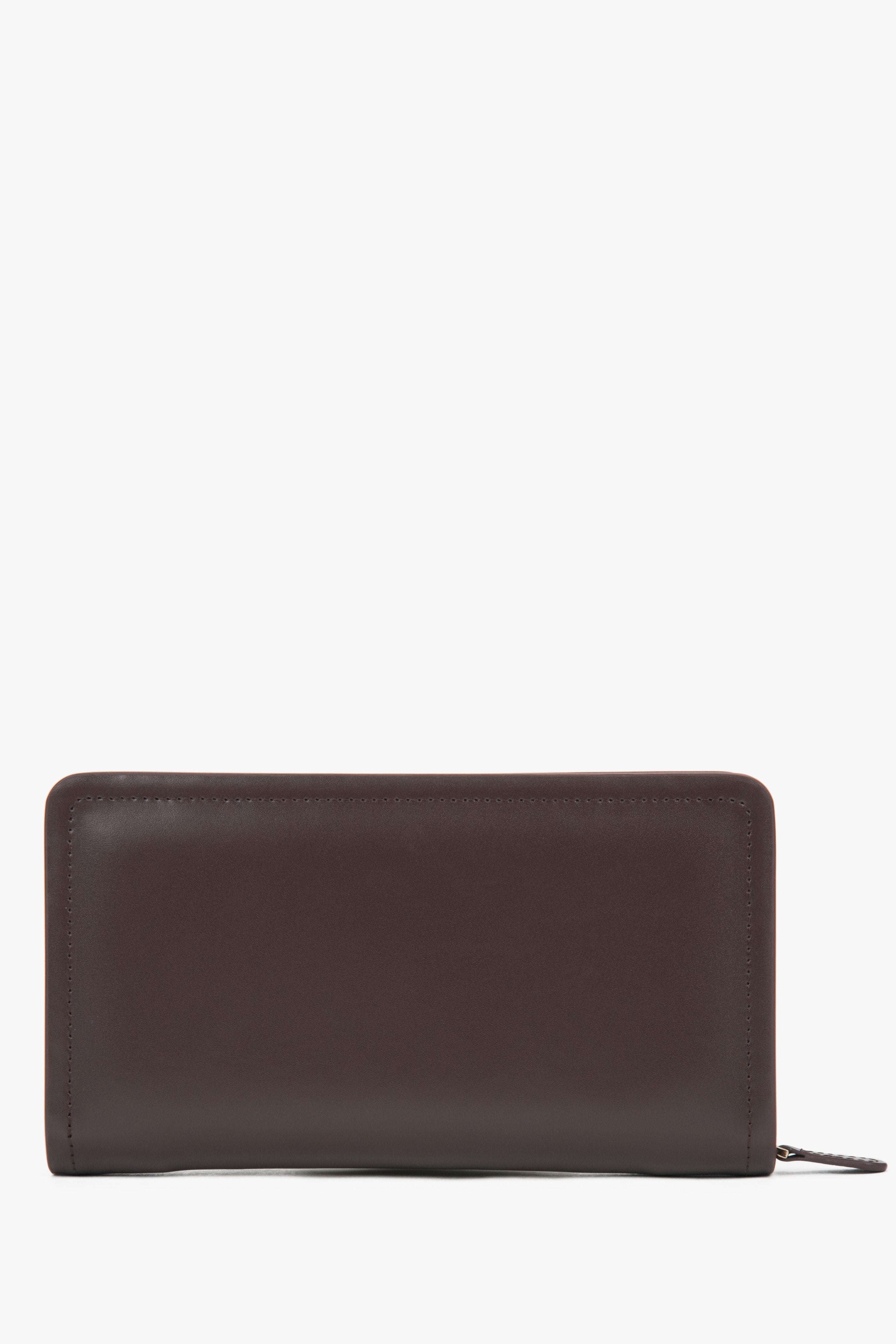 Elegant Estro continental women’s wallet in dark brown presented from the front, highlighting its sleek design and zip-around closure.
